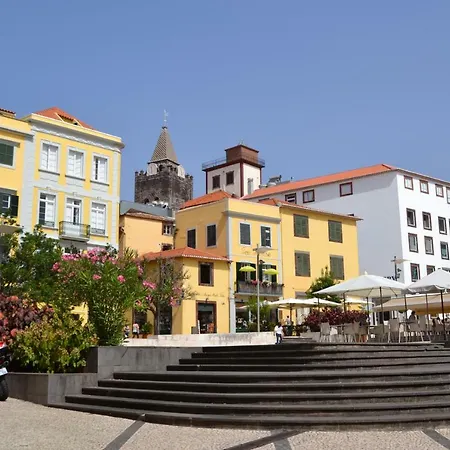 In 1n * Funchal (Madeira)