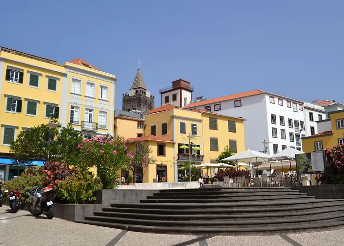 In 1n * Funchal (Madeira)